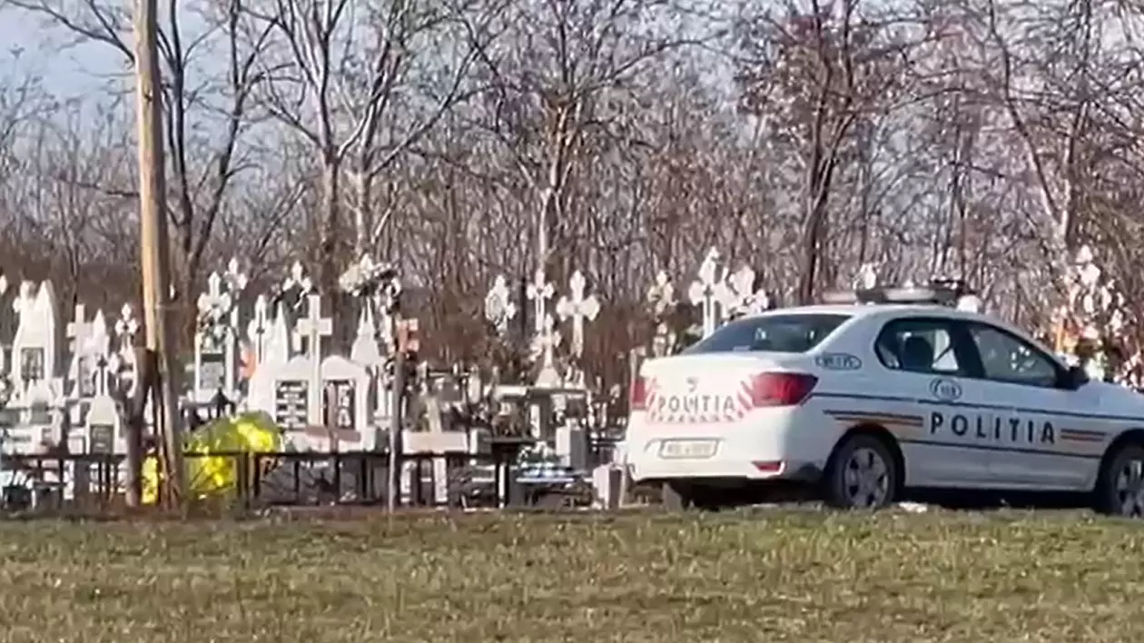 Polițist găsit mort, cu pistolul lângă el, în cimitirul din Vlăsinești, Botoșani: „Prezenta o plagă împușcată”
