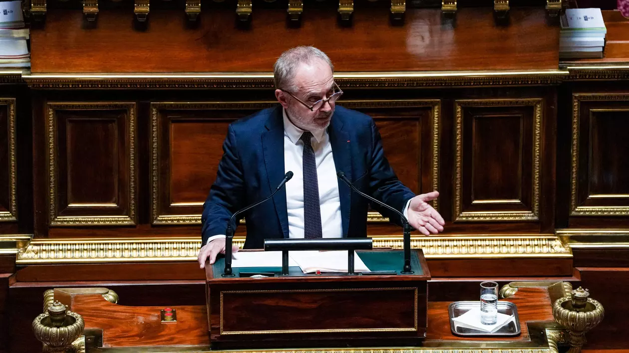Senator francez, arestat sub suspiciunea că a drogat o deputată pentru a o agresa sexual