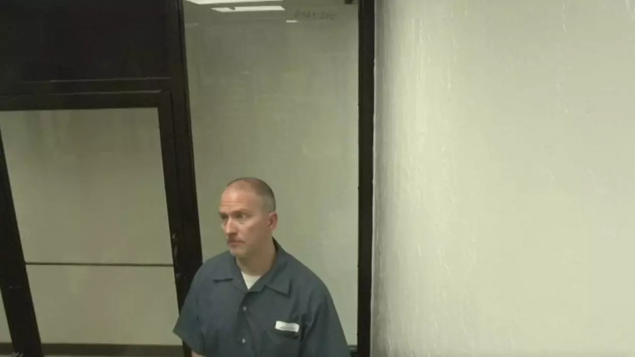 Derek Chauvin, poliţistul care l-a ucis pe George Floyd, a fost înjunghiat în închisoare