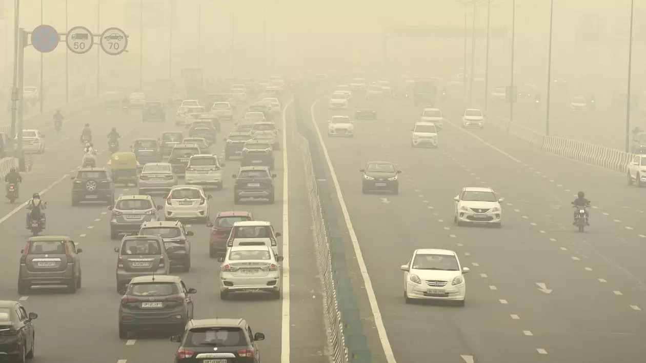 Autoritățile locale restricționează utilizarea mașinilor pentru a reduce poluarea atmosferică, în New Delhi. Cum vor circula vehiculele