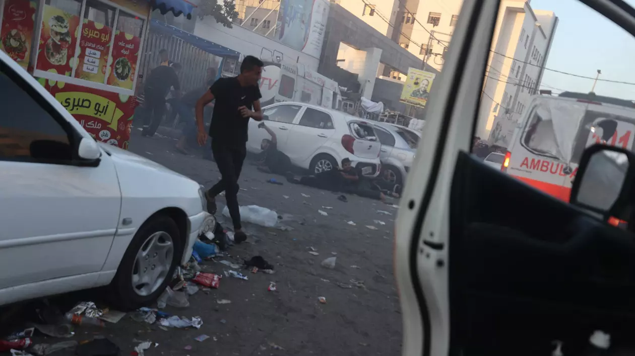 Un bombardament asupra unui convoi de ambulanțe în Gaza s-a soldat cu „zeci de morţi şi răniţi", susține Hamas. Cum explică armata israeliană atacul