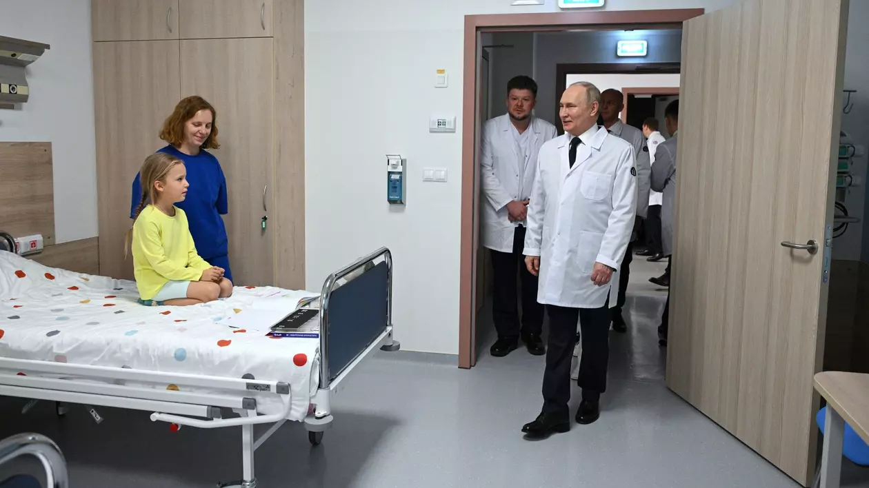 Vladimir Putin le îndeamnă pe rusoaice să facă „opt sau chiar mai mulți copii”, pe fondul „problemelor demografice catastrofale” ale țării