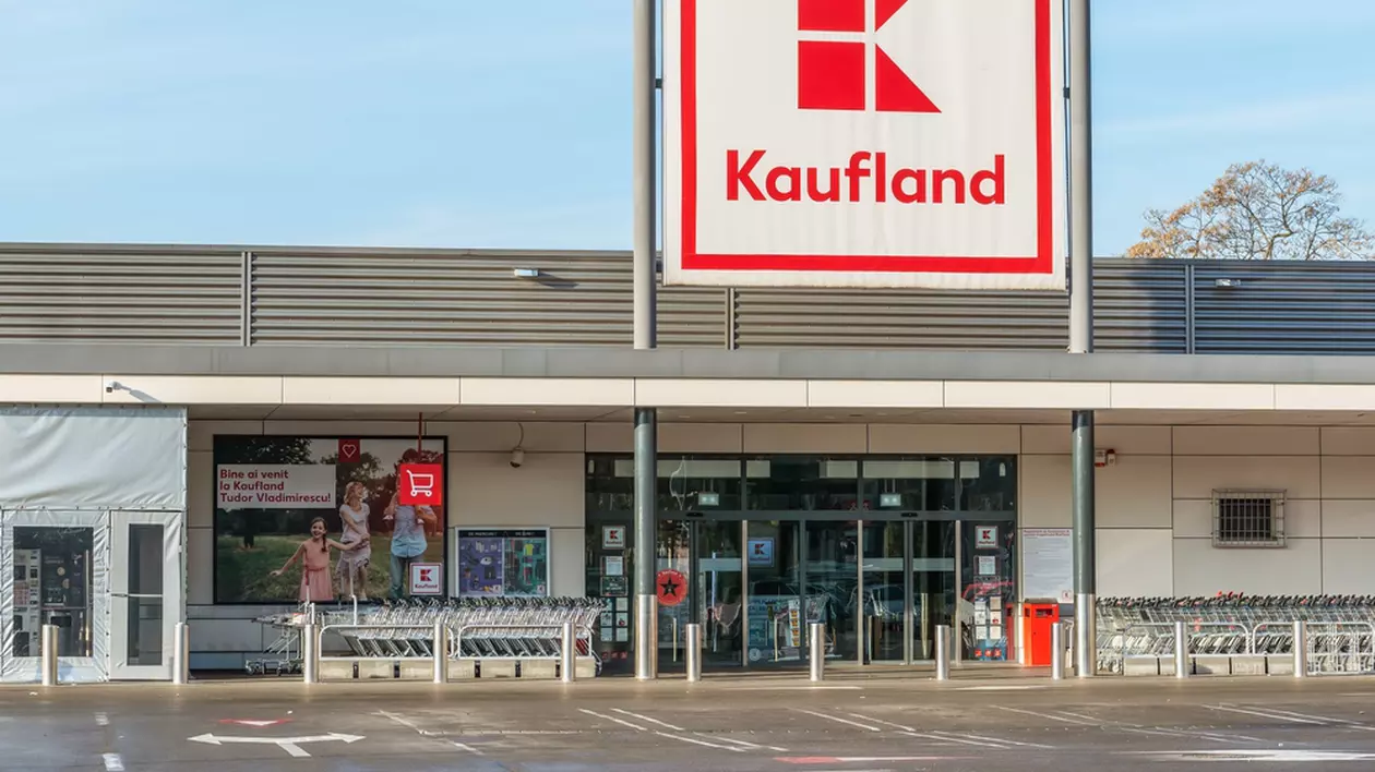 Programul Kaufland în minivacanţa de Sfântul Andrei - 1 decembrie 2023 - Imagine cu intrarea într-un magazin Kaufland din Bucureşti