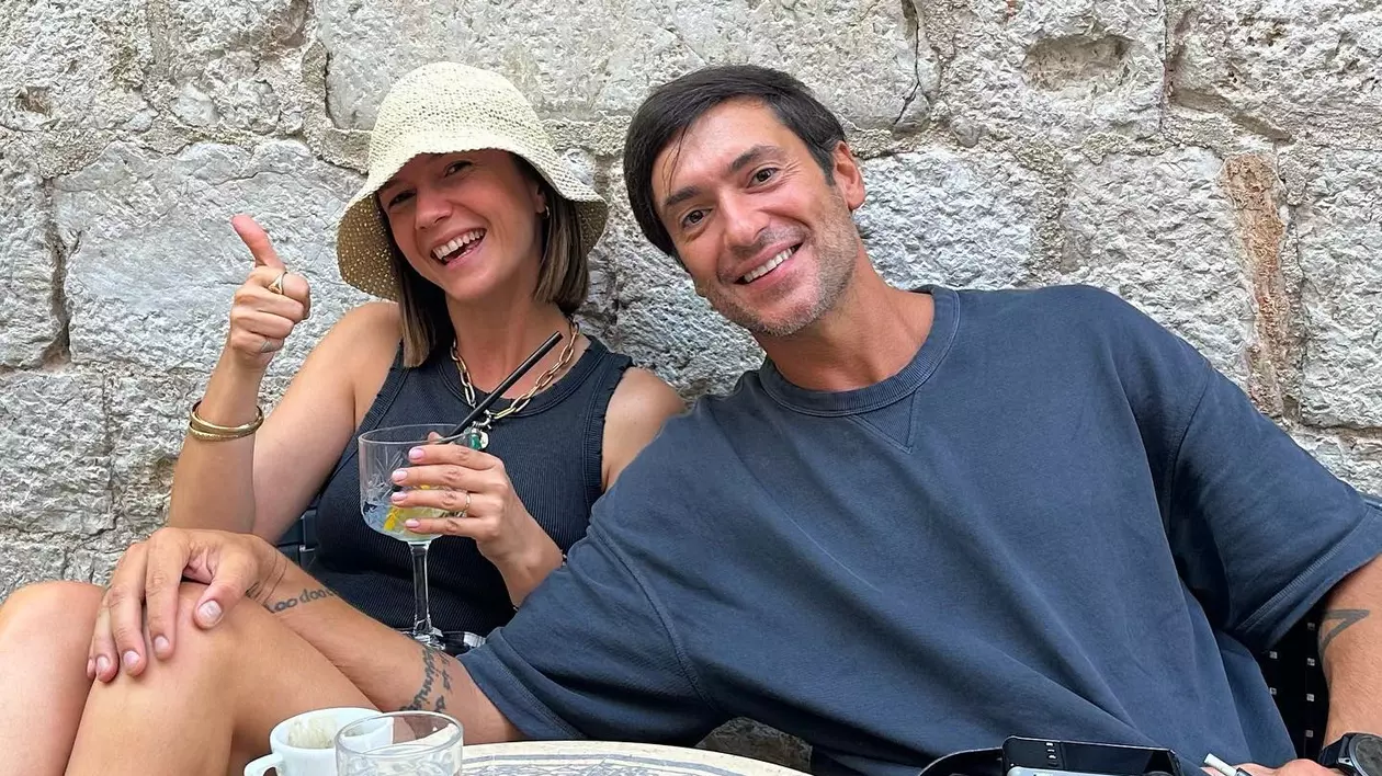 Adela Popescu, detalii neștiute despre familia ei. „Îți vine să mai spargi o farfurie de nervi. Nimic nu durează la infinit”. Ce i-a transmis Laura Cosoi