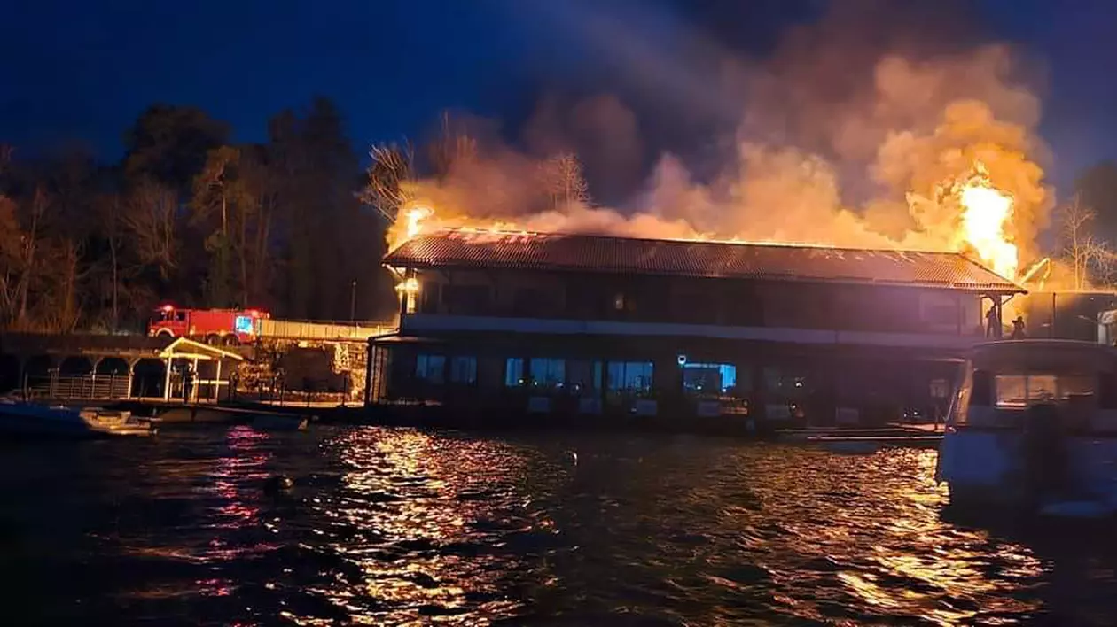 Incendiu puternic la restaurantul lui Pescobar din Snagov. „A ars din temelii toată locația”. VIDEO