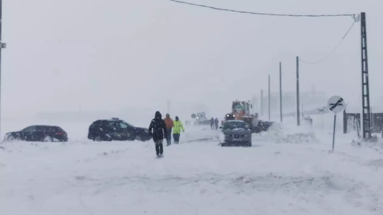 România, lovită de un nou val de frig și viscol. Temperaturile scad în toată țara, iar în București va ninge. Avertismentul meteorologilor