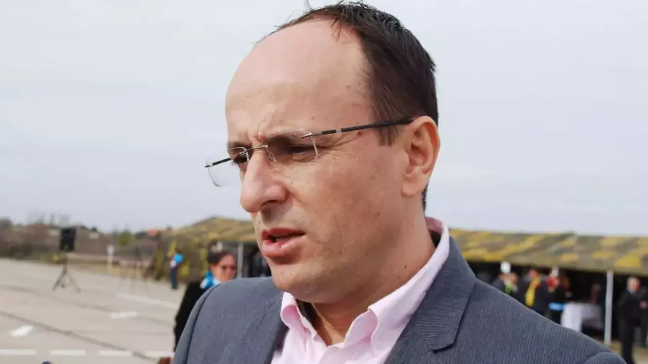 Minel Prina, fostul primar al Slatinei, condamnat cu Darius Vâlcov în „Dosarul tablourilor”, a fost adus în țară