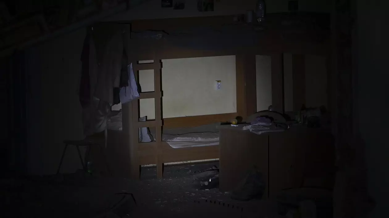 Colegul de cameră al adolescentului care a murit la Odorheiu Secuiesc a plecat din cameră cu câteva minute înainte să se dărâme clădirea