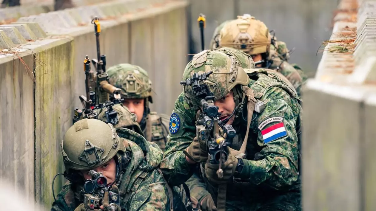 Olanda trebuie să se pregătească pentru posibilitatea unui război cu Rusia, avertizează comandantul armatei olandeze