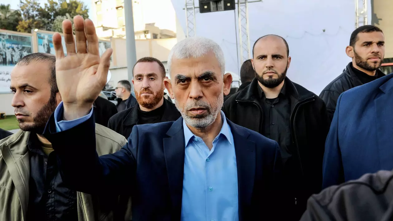 „Îl vom prinde, viu sau mort”. Armata israeliană prezintă imagini în care spune că apare liderul Hamas fugind printr-un tunel din Gaza | VIDEO
