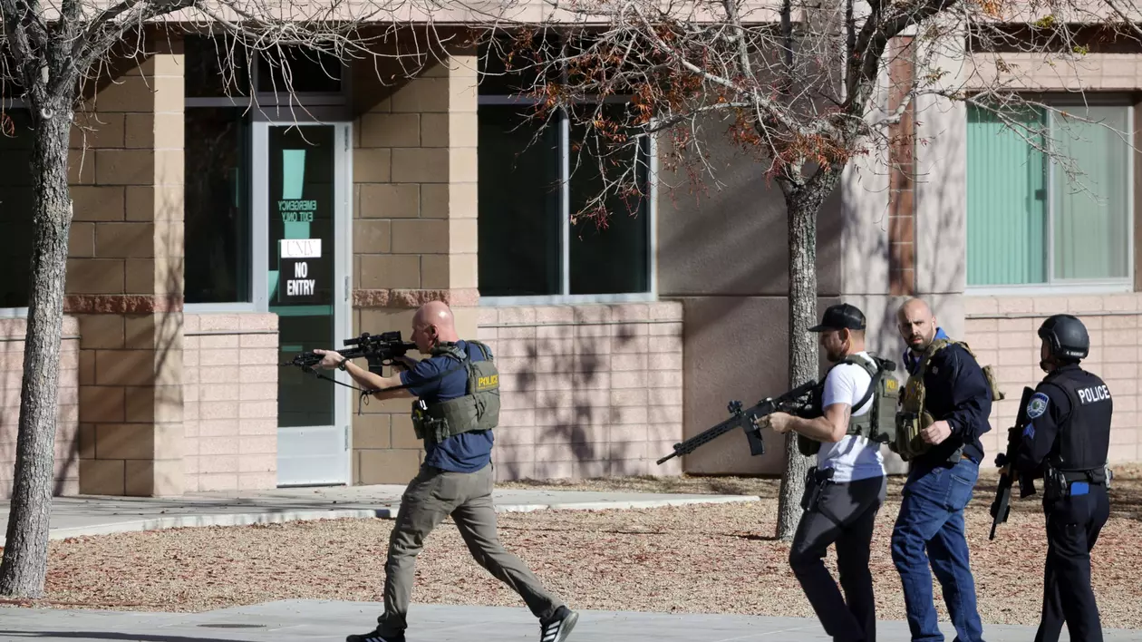 Atac armat la Universitatea Nevada din Las Vegas. Cel puțin trei persoane au murit, iar atacatorul a fost împușcat de polițiști
