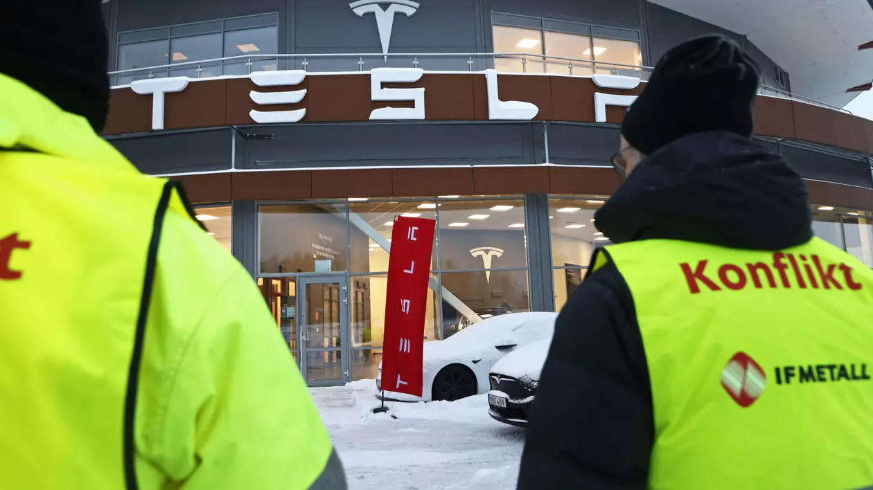 Probleme tot mai mari pentru Tesla în Suedia: Sindicaliștii care îi reprezintă inclusiv pe gunoieri anunță că nu vor mai colecta deșeurile companiei