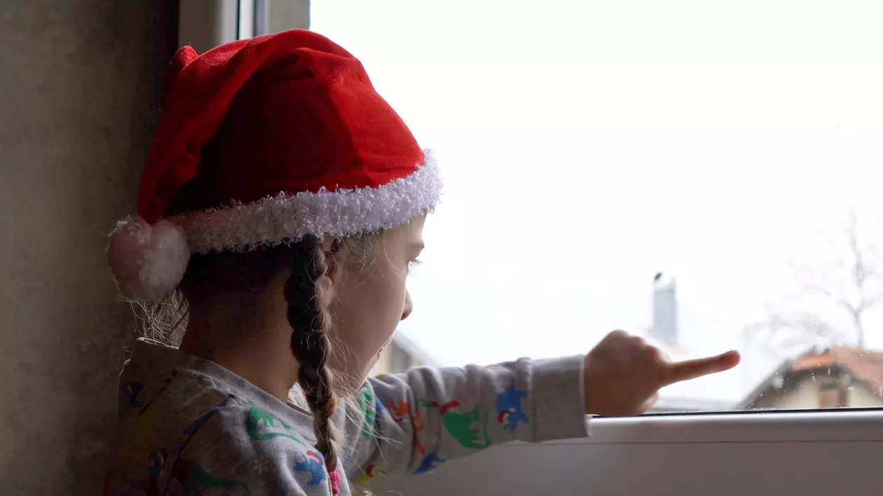 99% dintre adolescenți sunt stresați în perioada sărbătorilor, iar pe tinerii de la sate îi întristează abundența de pe social media. Studiu World Vision