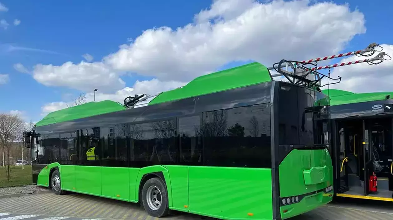 Noile troleibuze Solaris intră pe străzile din București pe 3 februarie, anunță Nicușor Dan. Pe ce linie vor circula