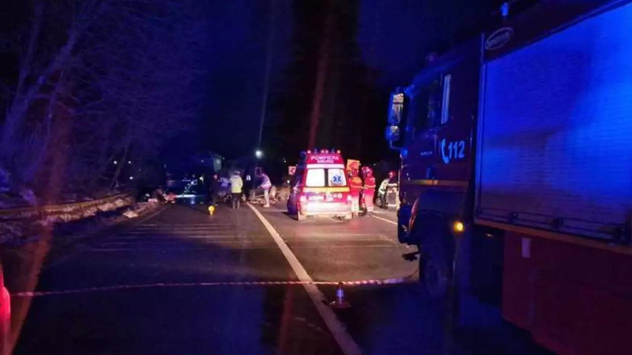 Plan roşu de intervenţie, după ciocnirea a două microbuze în Sălaj: 7 persoane au ajuns la spital