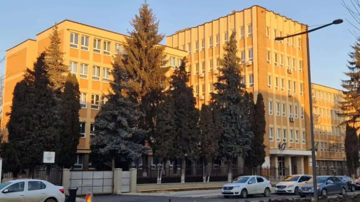 Un elev de la Colegiul Militar din Alba Iulia a murit, după ce a căzut de la etajul 4 al clădirii. Trecuse testul psihologic