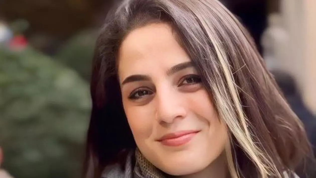 O iraniancă a primit 74 de lovituri de bici și o amendă după ce s-a postat pe rețelele de socializare fără vălul islamic