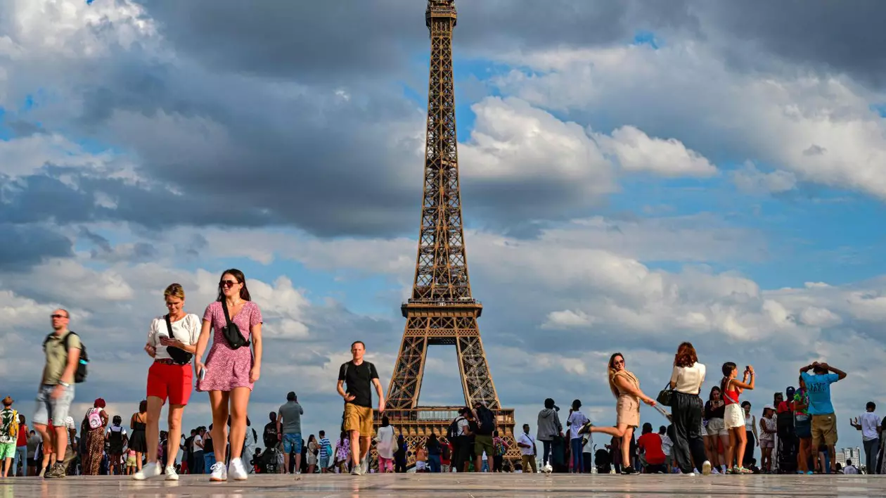Turnul Eiffel, vizitat anul trecut de mai mulţi turişti decât înaintea pandemiei de COVID