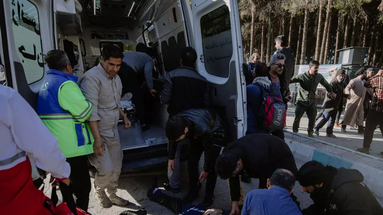 Iranul anunță primele arestări după atacurile cu bombă care au ucis aproape 100 de oameni. „Vă vom găsi oriunde v-ați afla”