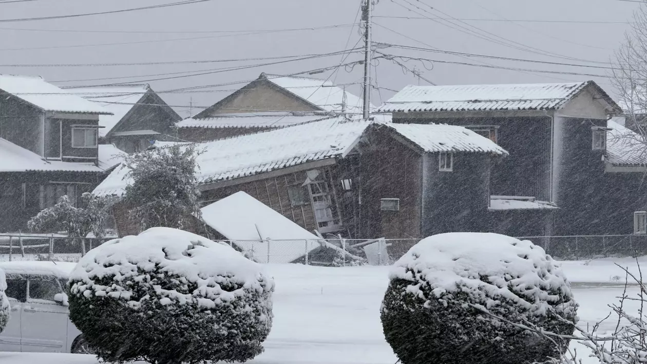 La o lună de la cutremurul devastator din Japonia, oamenii stau în frig și în condiții insalubre. Zeci de mii de locuințe, fără apă curentă