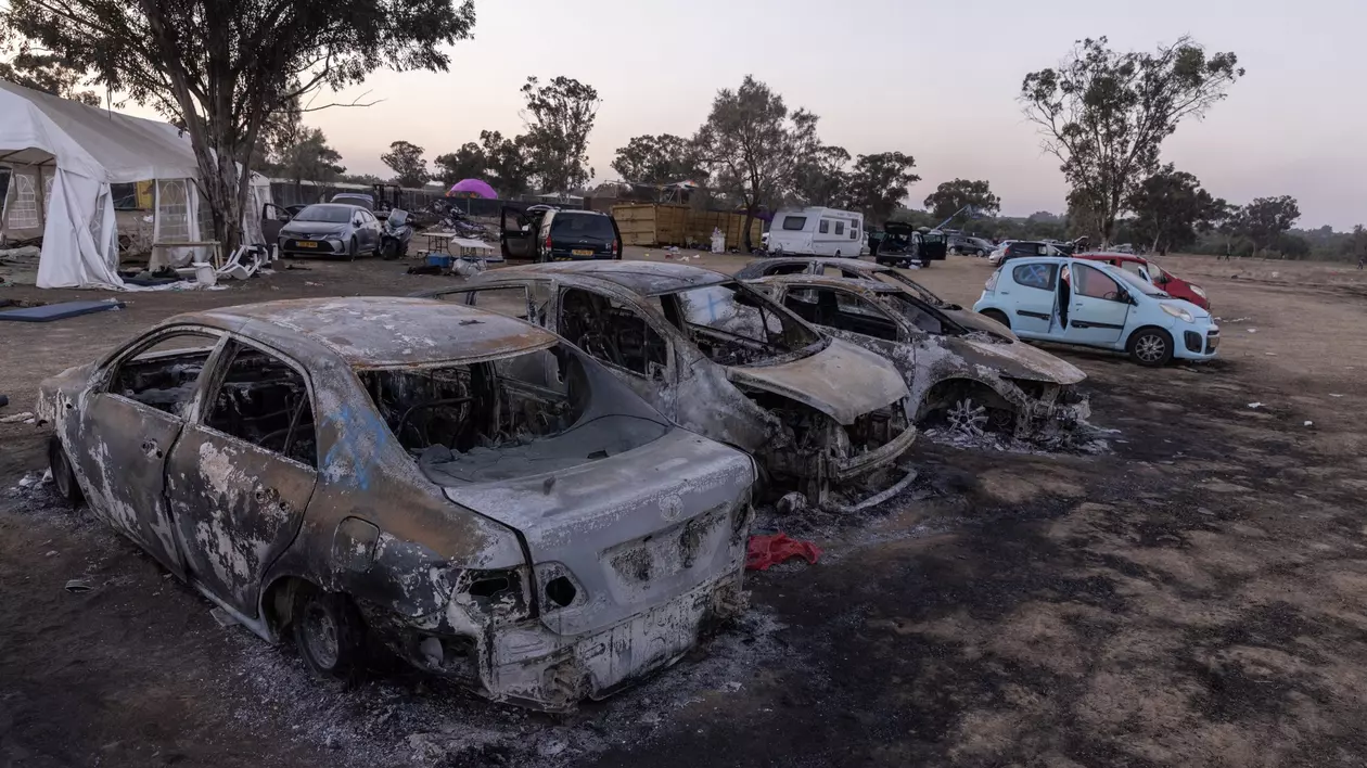 O tânără care a supraviețuit masacrului Hamas de la festivalul Nova a lovit doi pietoni și a fugit de la locul accidentului: „Are traume psihice”