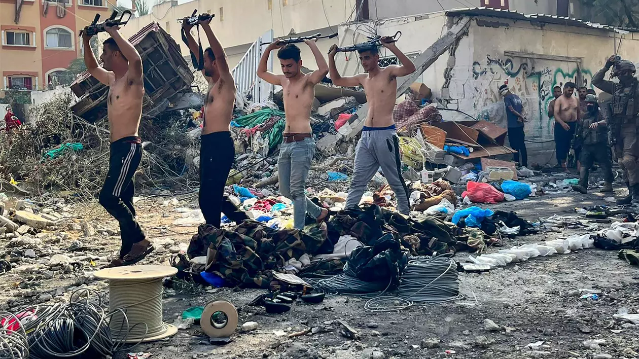 Deținuții din Fâșia Gaza sunt umiliți și bătuți de armata israeliană, iar unii sunt eliberați doar în scutece, acuză un oficial ONU