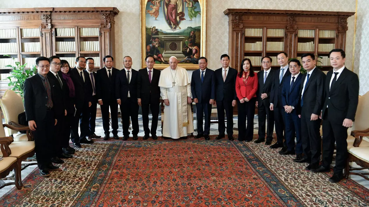 Papa Francisc a primit o delegație a Partidului Comunist din Vietnam, iar Vaticanul anunță că el „este dornic" să viziteze această țară