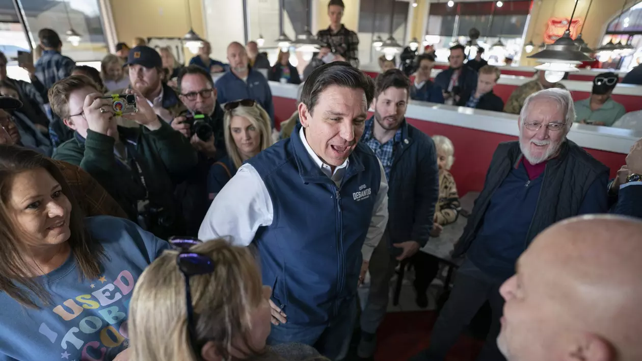 Ron DeSantis anunţă că se retrage din cursa republicanilor pentru Casa Albă şi că îl susţine pe Donald Trump | VIDEO