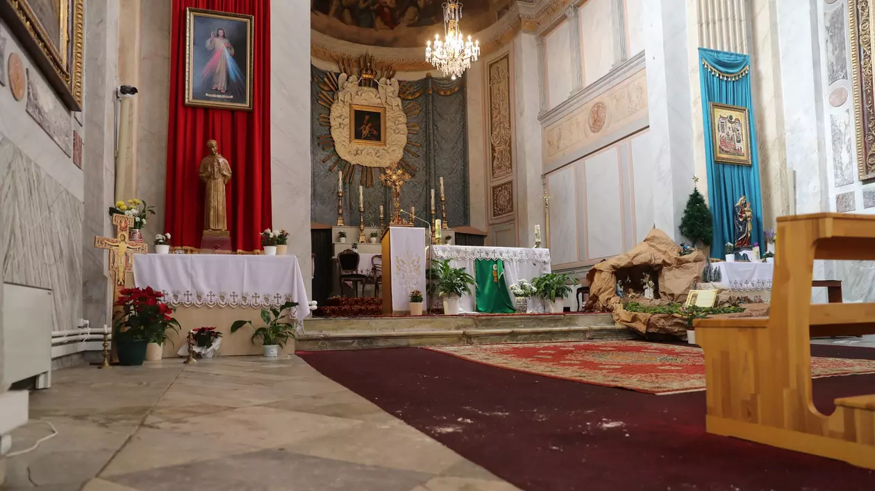 Bărbatul ucis în atacul armat comis în biserica italiană din Istanbul ieșise la o plimbare, dezvăluie o rudă. Între timp, autorii au fost arestați | VIDEO