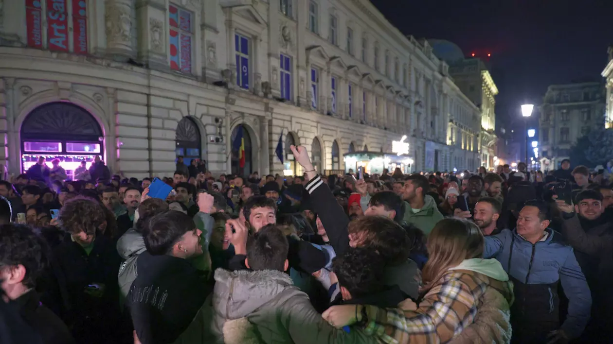 FOTO. Sute de persoane au petrecut de Revelion în Centrul Vechi, din București. A fost show și în Parcul IOR