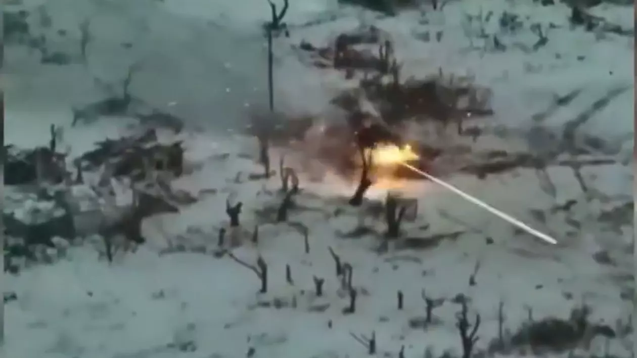 Un T-90M, despre care Putin a spus că e „cel mai bun tanc din lume”, distrus de echipajul ucrainean al unui blindat american Bradley: „Am tras cu tot ce am putut” | VIDEO