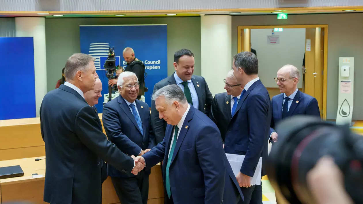 „Ești pe cont propriu de data asta”. Izolarea, metoda prin care liderii UE l-au făcut pe Viktor Orban să cedeze și să accepte ajutorul pentru Ucraina
