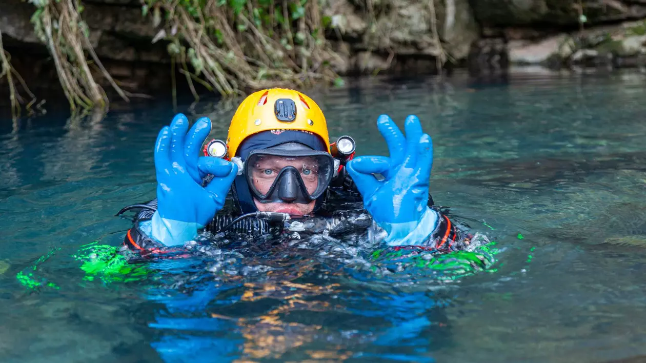 Record național de scufundare, doborât într-o peșteră inundată din Bihor. La ce adâncime au coborât scafandrii