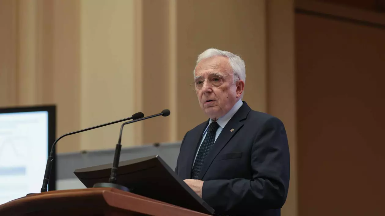 Mugur Isărescu, despre un nou mandat de guvernator BNR: „Parlamentul hotărăște. Din când în când trebuie să mă uit la buletin”