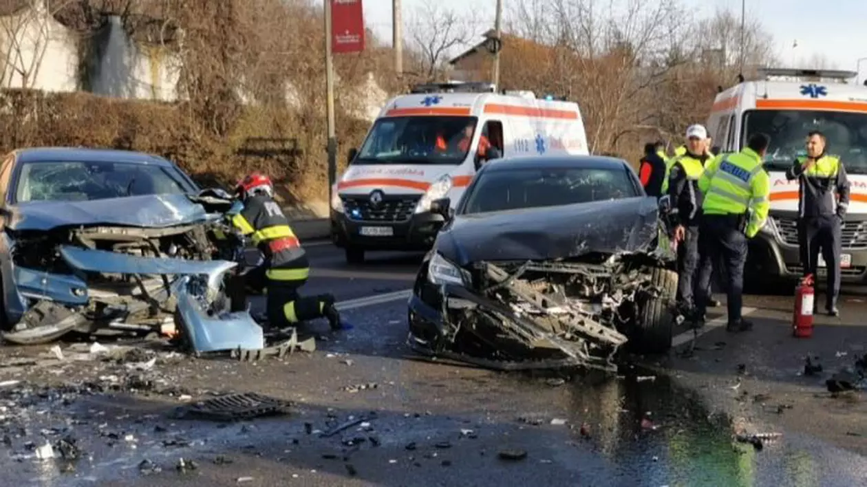 Accident cu trei victime la intrarea în Râmnicu Vâlcea. În zonă s-a circulat alternativ