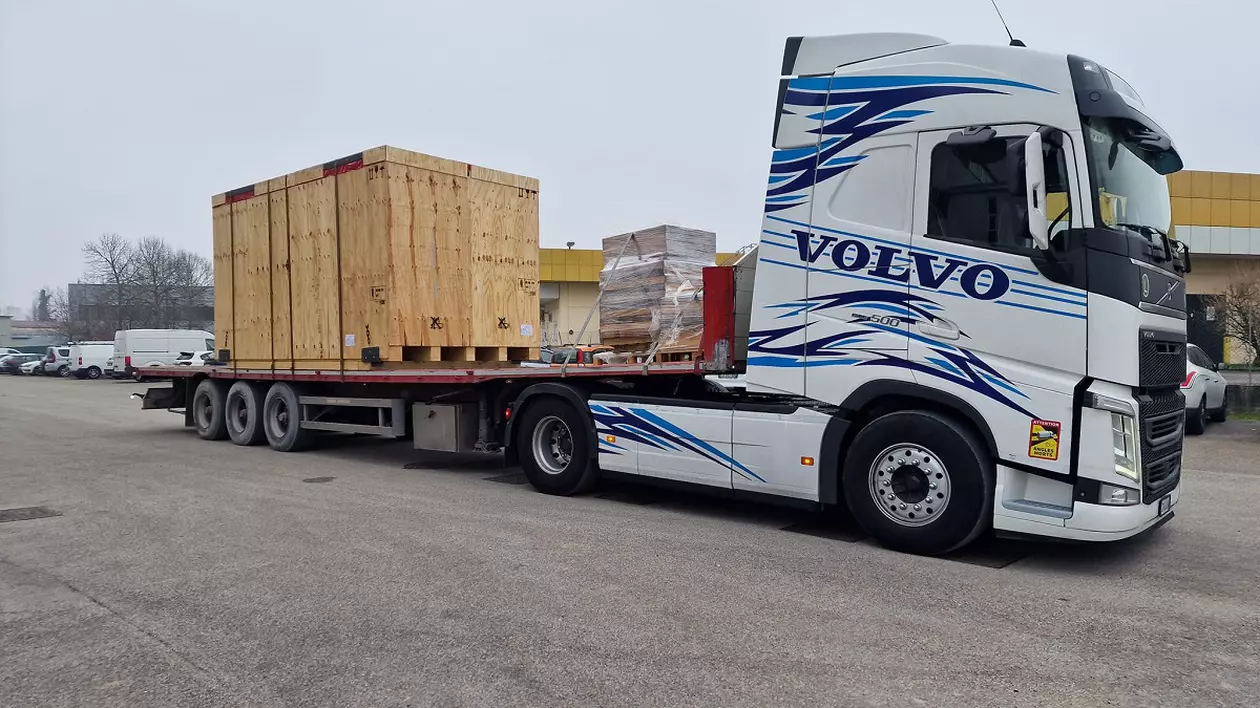 Șofer român de TIR, angajat să transporte o cutie de 30 de milioane de euro: „N-aveți idee cât am înjurat-o!”