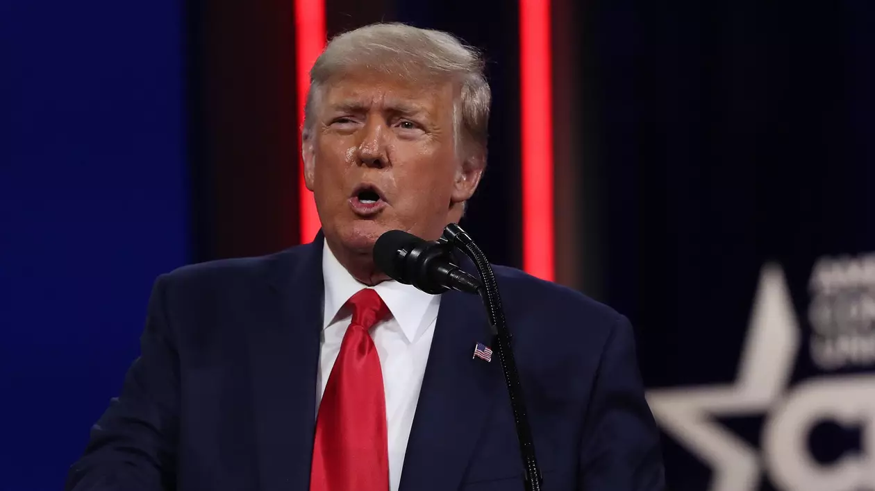 Donald Trump spune că „ar încuraja Rusia să facă ce naiba vrea” oricărei țări NATO care nu-și atinge ținta de cheltuieli. „Nu plătiți, nu vă apărăm”