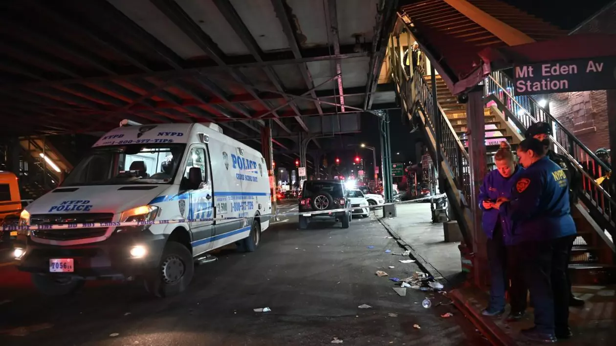 Un mort și cinci răniți în urma unor împușcături la metroul din New York. Principalul suspect, căutat de polițiști
