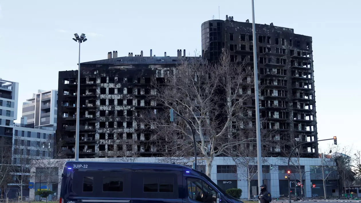 Două românce care locuiau în blocul care a ars în Valencia sunt de negăsit, spune administratorul imobilului. MAE: Autoritățile spaniole nu au confirmat