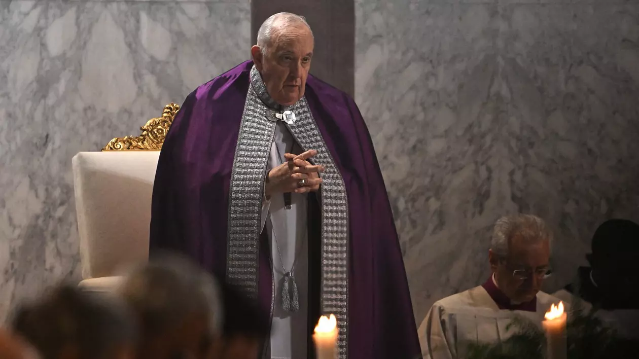 Papa Francisc suferă de gripă și a fost nevoit să-și anuleze audiențele publice