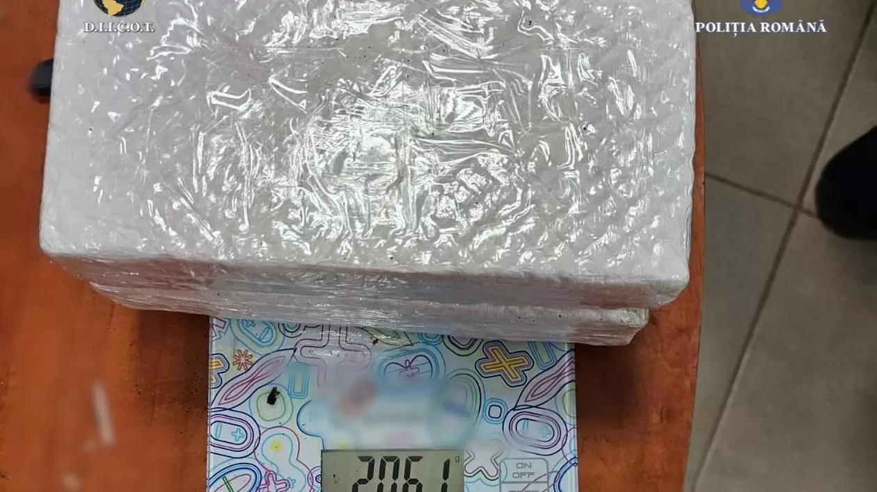 Un bărbat a fost prins la Timișoara în timp ce vindea două kilograme de cocaină cu 70.000 de euro