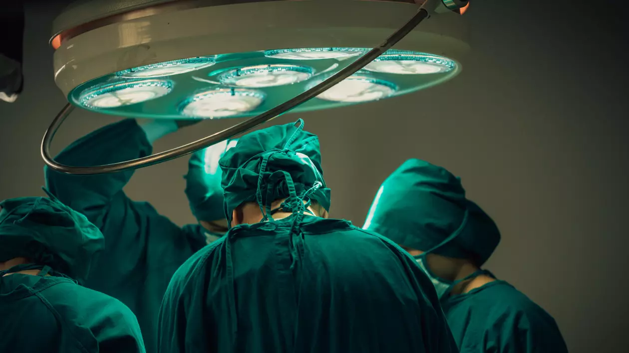 Medic ginecolog din București, acuzat de vătămare corporală din culpă, după ce o femeie operată de el, a ajuns cu septicemie la spital