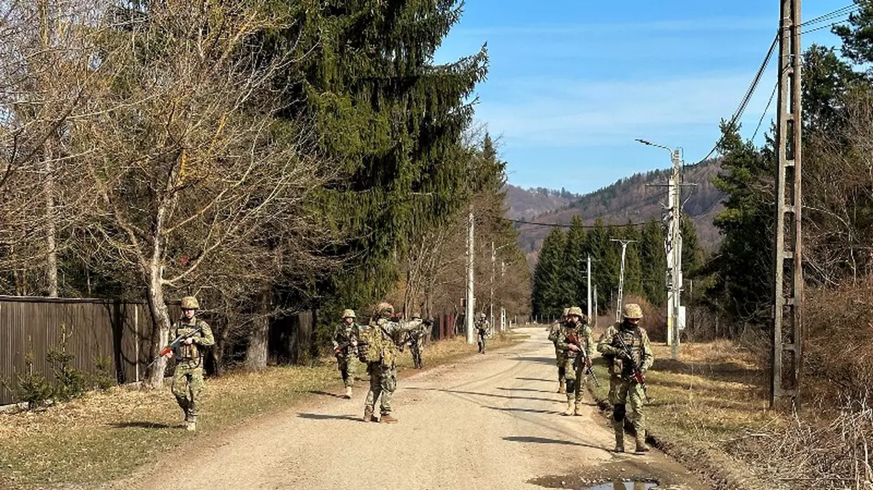 Băsescu spune că e necesară reintroducerea stagiului militar obligatoriu: „Trebuie să ai o armată care să îţi permită să rezişti 45-60 de zile”