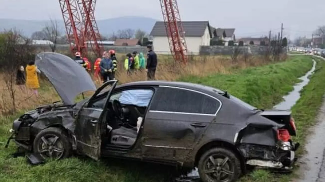 Șoferul de 19 ani mort lângă Sebeș, descoperit de localnici la 4 ore după tragedie. Polițiștii trimiși la accident au spus că n-au găsit victime