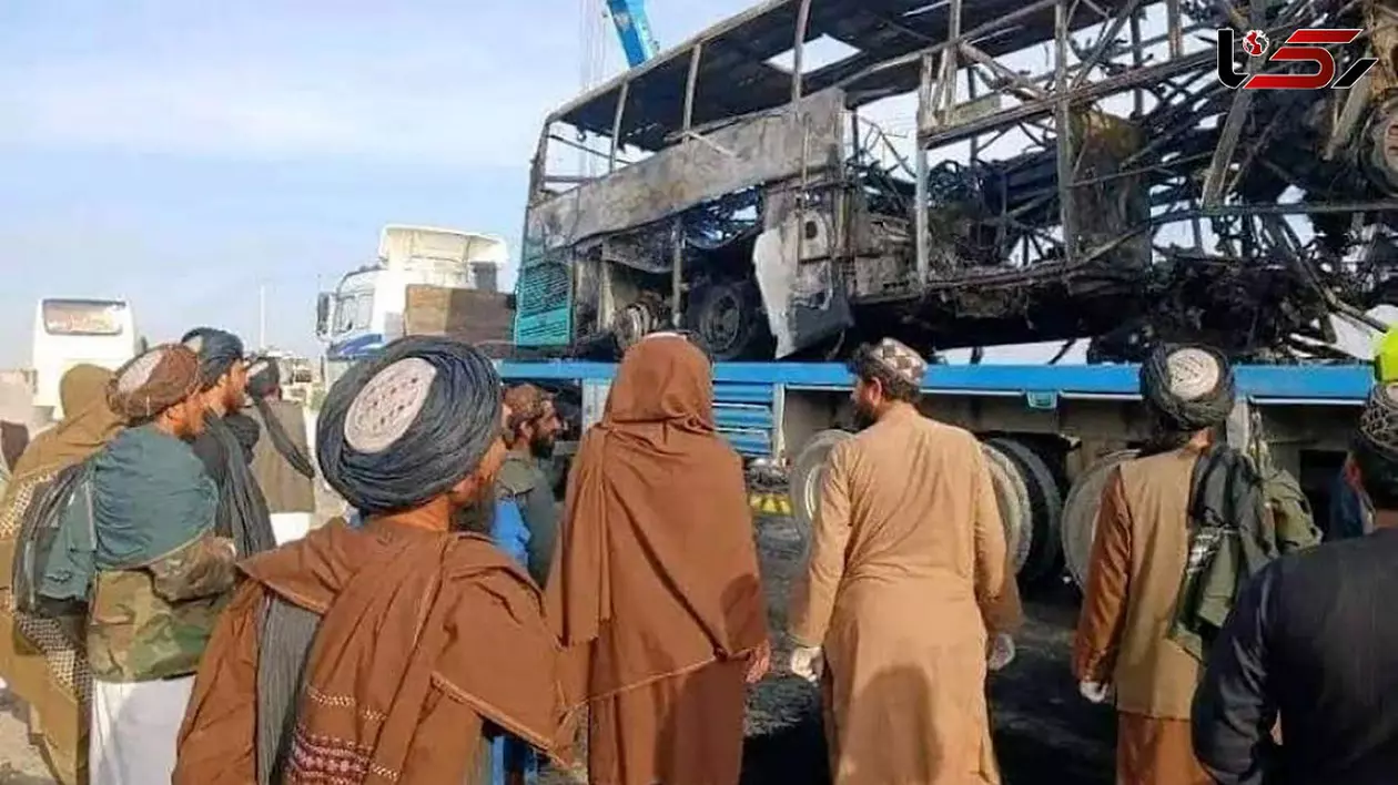 O cisternă, un autocar și o motocicletă s-au ciocnit și au luat foc, sunt 21 de morți și 38 de răniți, pe o șosea din Afganistan