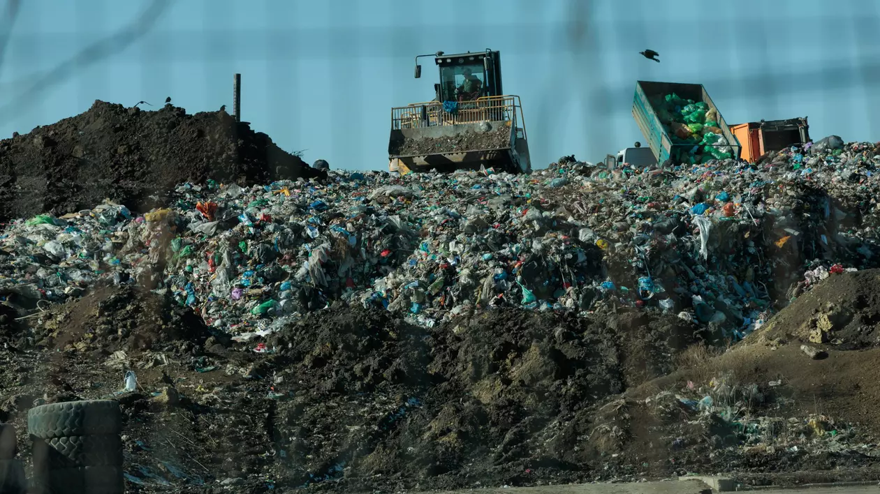 REPORTAJ. Dezastru ecologic finanțat cu 64 de milioane de euro, bani europeni, în județul Suceava: un sat depopulat și un munte pierdut