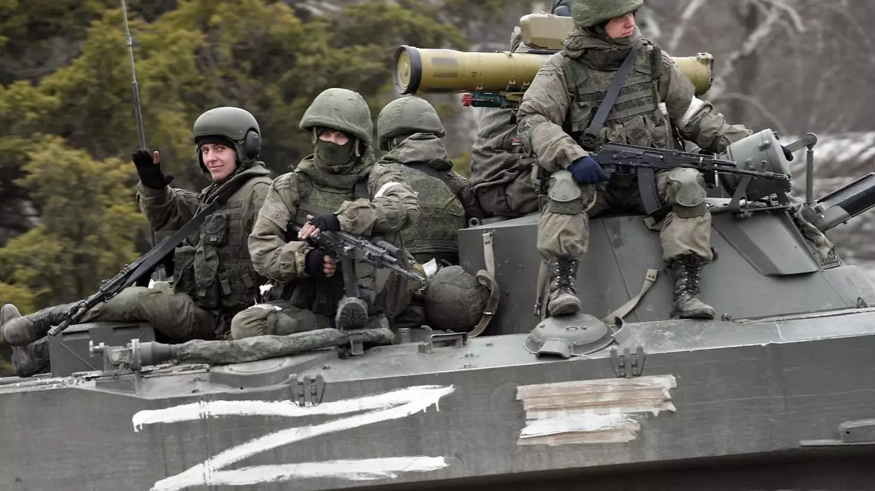 Soldați ruși într-un tanc cu simbolul Z Foto: Hepta