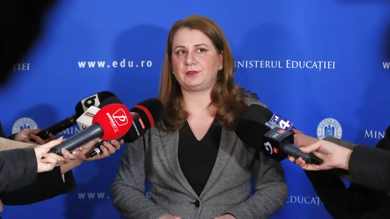 Apă şi asistenţă medicală pentru candidaţii la concursul pentru posturi în învăţământul preuniversitar