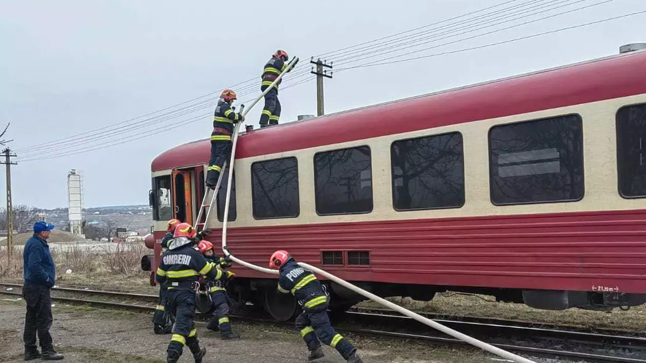 Incendiu în Iași, la un tren aflat în mers. Călătorii s-au autoevacuat