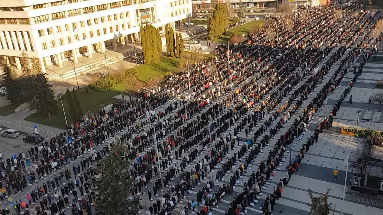 Imagini impresionante din Miercurea Ciuc. Mii de credincioși au participat la sfințirea bucatelor de Paștele Catolic | VIDEO